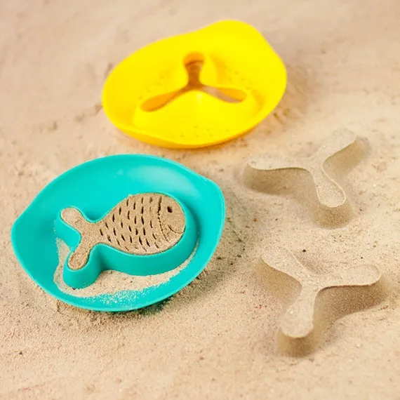 Quut magic shapers for sand or snow